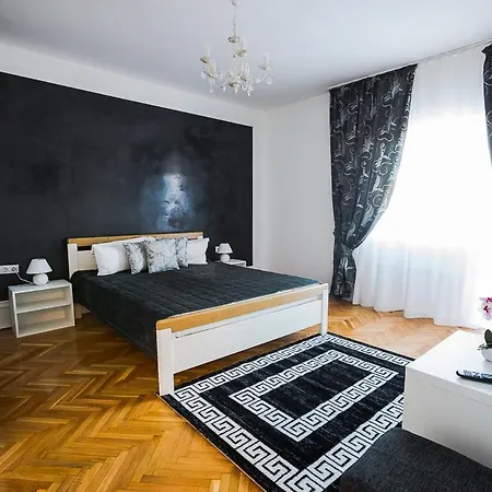 Apartment White Spacious *