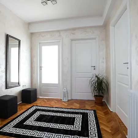 Apartment White Spacious *