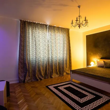 White Spacious Apartment *