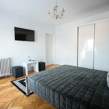 Apartment White Spacious *